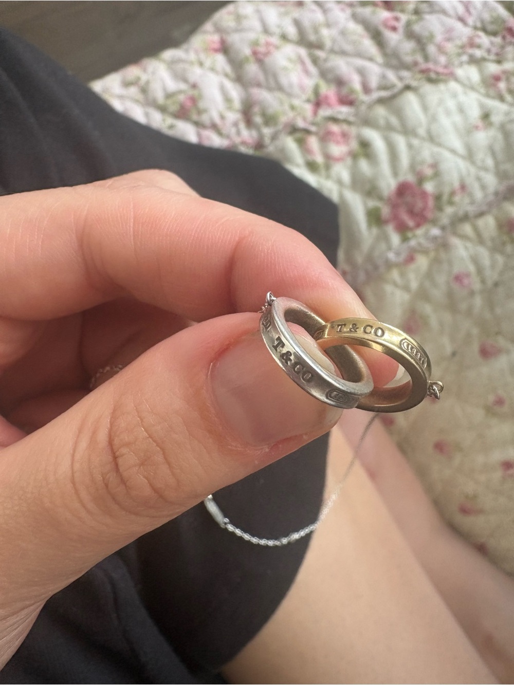 Two-Tone Interlocking Ring Pendant Necklace - Silver & Gold
